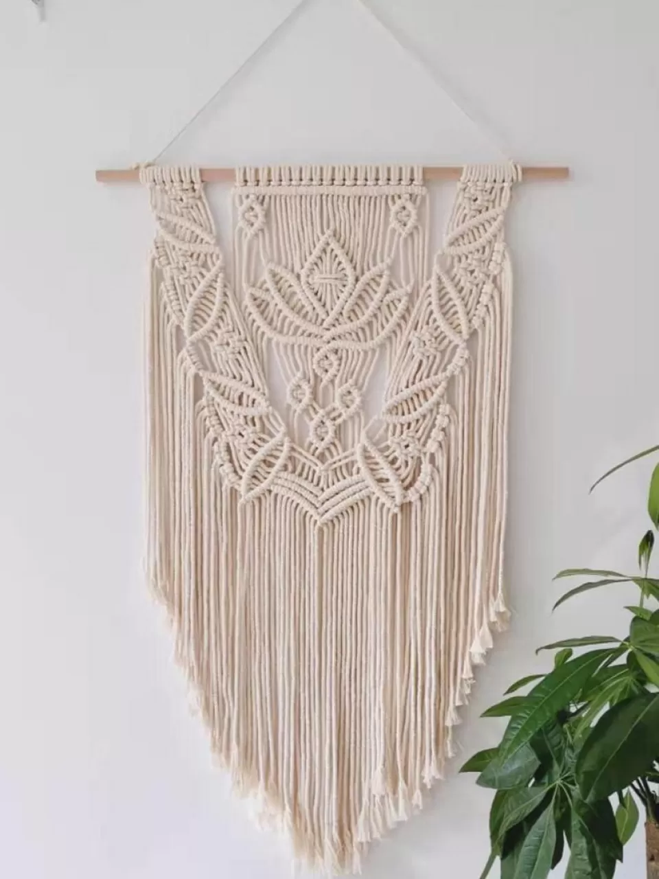 Çiçekli Püsküllü Makrame Duvar Süsü