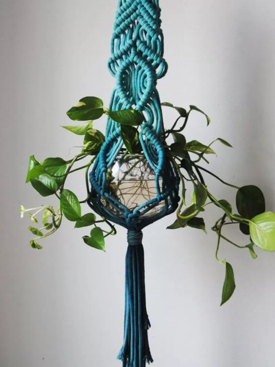 mavi makrame bitki askısı