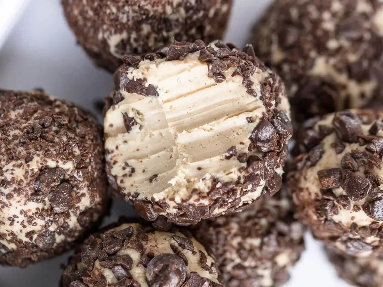 Üç Malzemeli Keto Cheesecake Topları