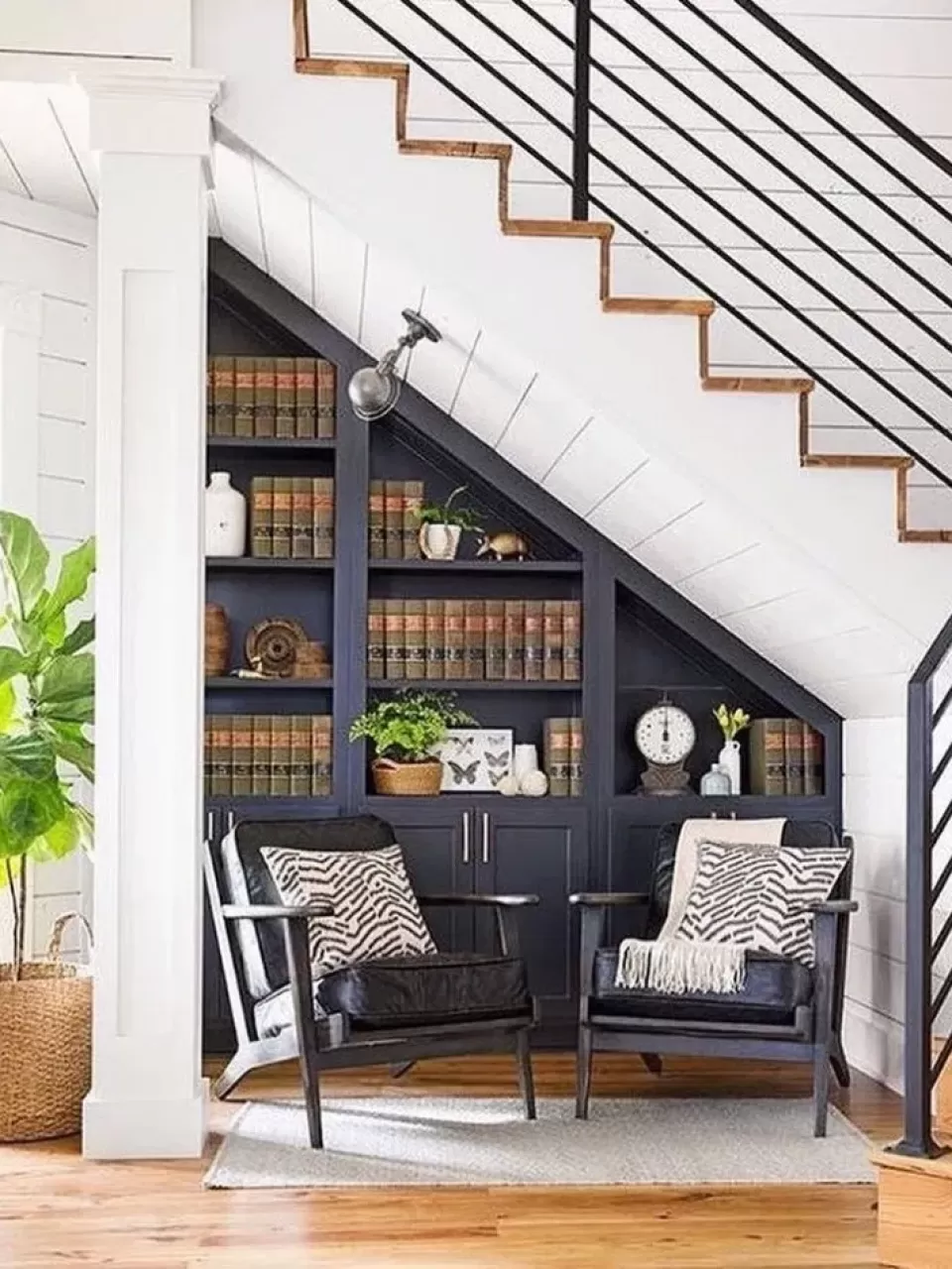 Merdiven Altı Kitaplık ve Okuma Köşesi