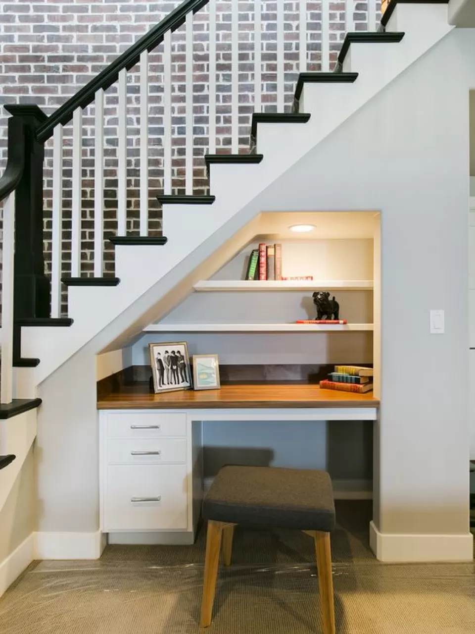 Merdiven Altı Küçük Çalışma Masası