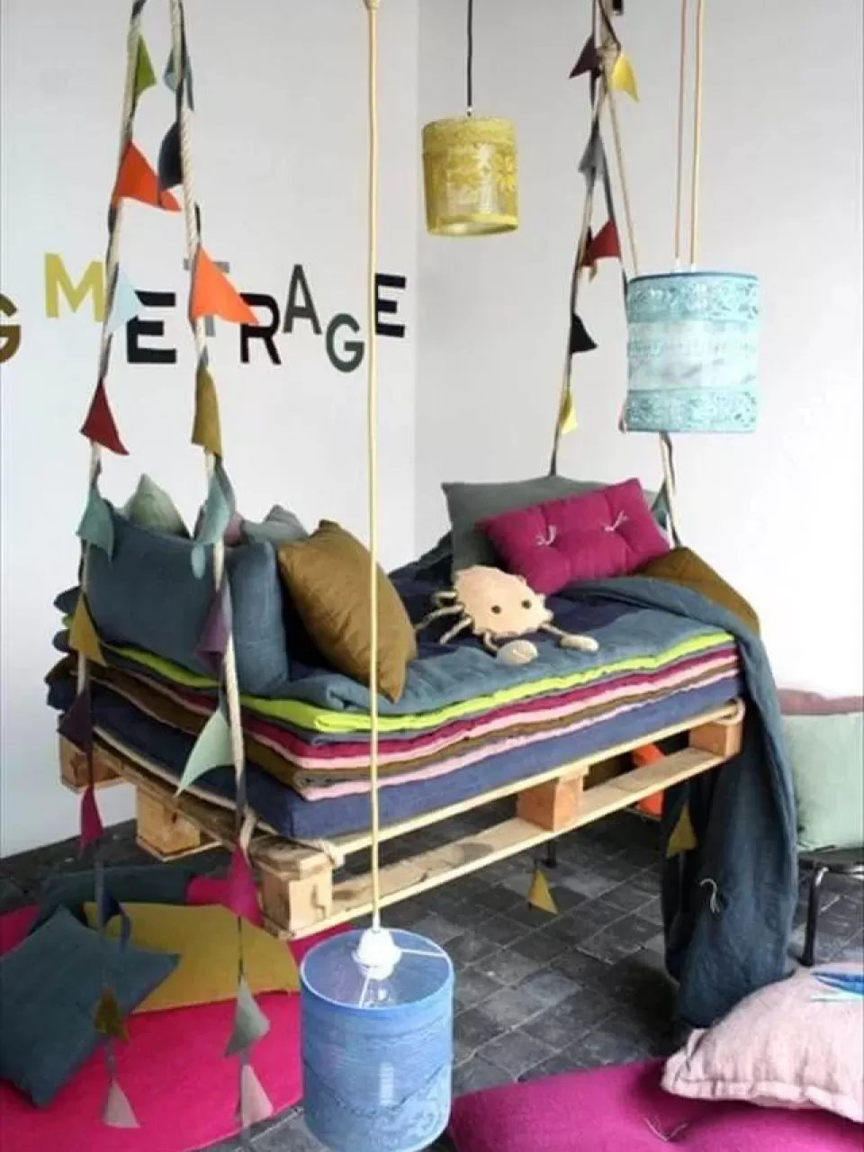 Paletten Arkasız Minderli Salıncak