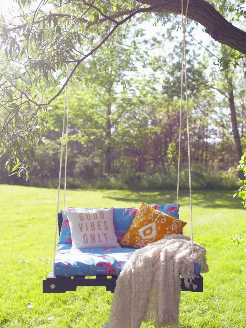 Paletten Minderli Sırtlı Salıncak