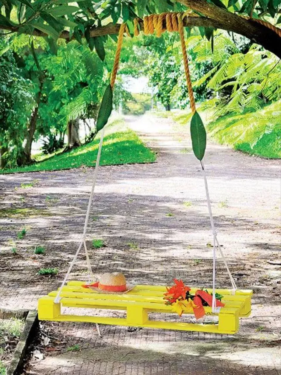 Paletten Arkasız Sarı Salıncak