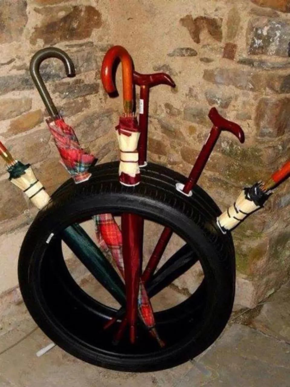 Araba Lastiğinden Şemsiyelik