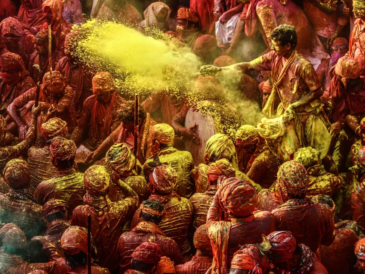 renkli holi festivali