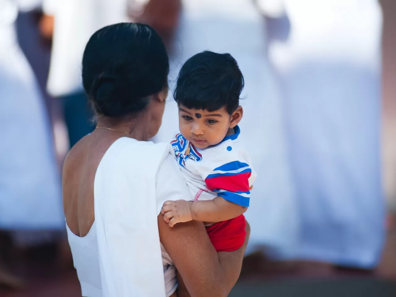 çocukları yüksek yerden atma