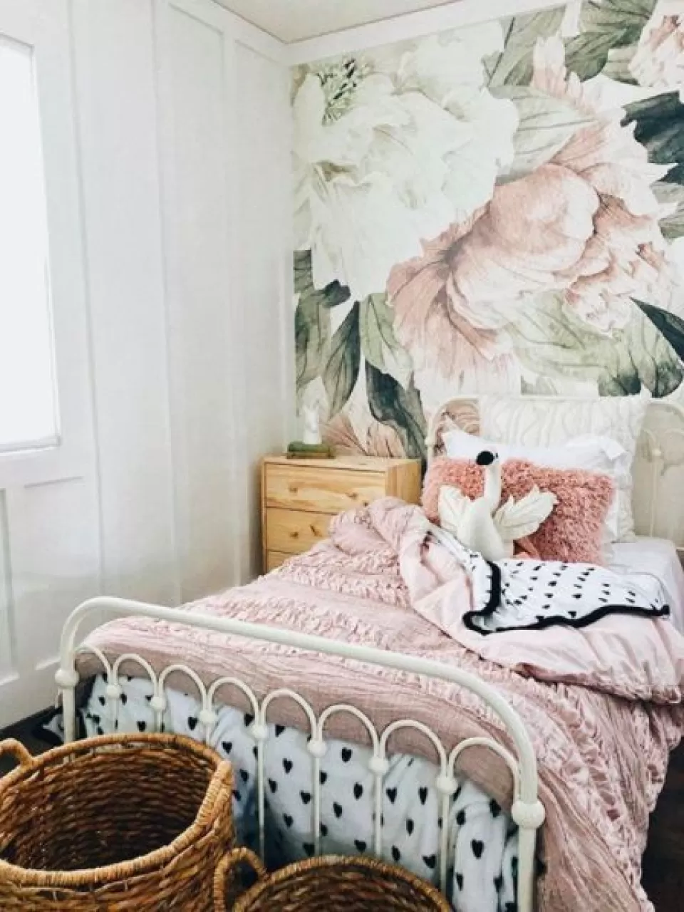 Yatak Başı Çiçekli Duvar Kağıdı