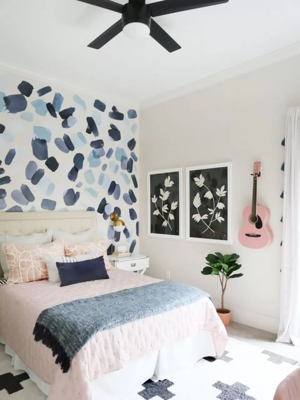 Yatak Başı Mavi Duvar Kağıdı