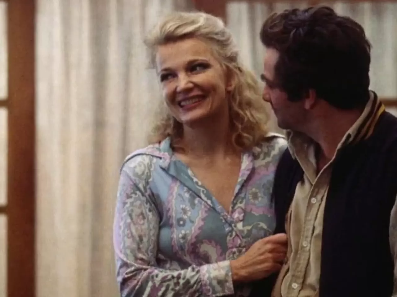 el altinda bir kadin