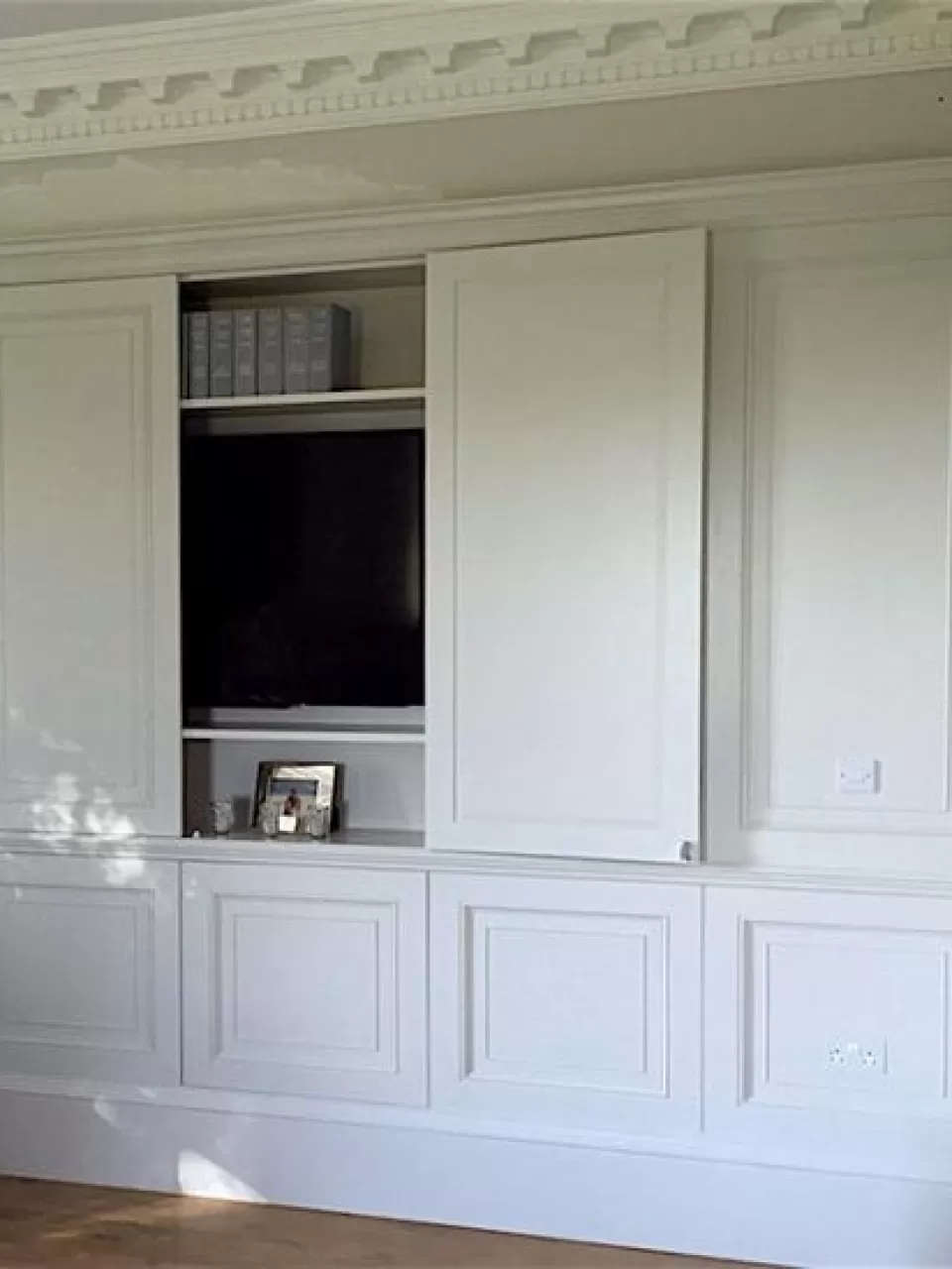 Beyaz Gizli TV Ünitesi