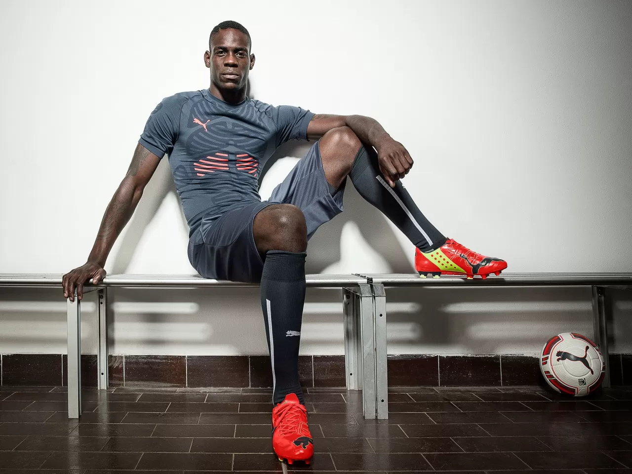 mario balotelli öz anne ve babasını kabul etmedi