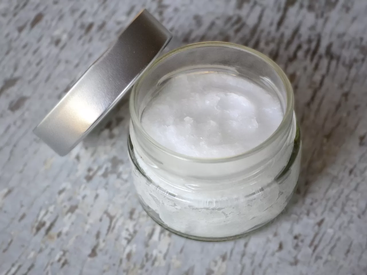 5- Hindistan Cevizli Doğal Diş Macunu