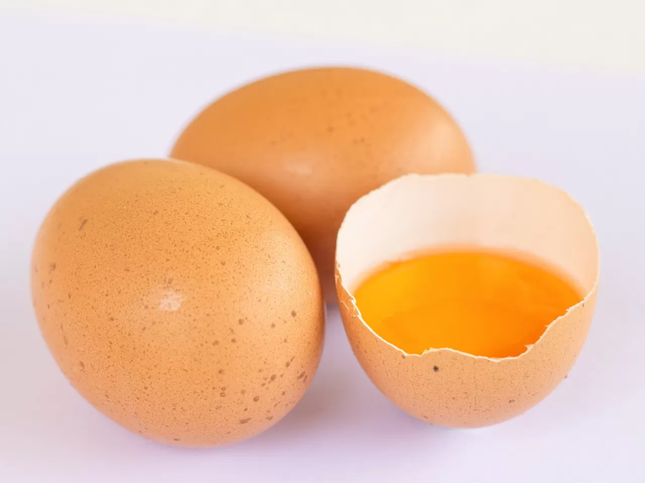 Bebek Pişiğine Yumurta Akı