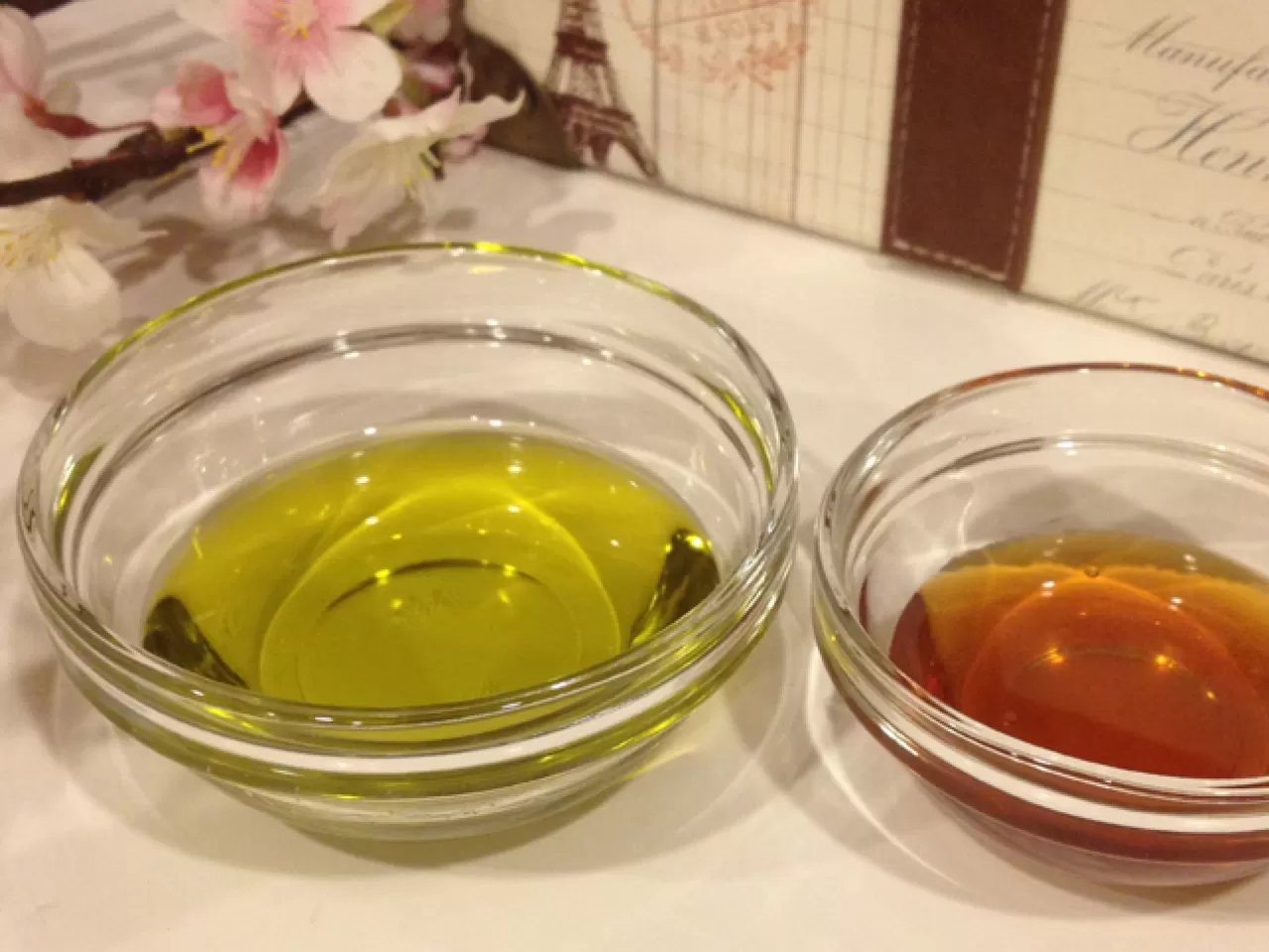 Маска оливковое масло мед. Olive Oil маска для волос. Оливковое масло и мед. Маска из меда оливкового масла. Маска для волос с медом и оливковым маслом.
