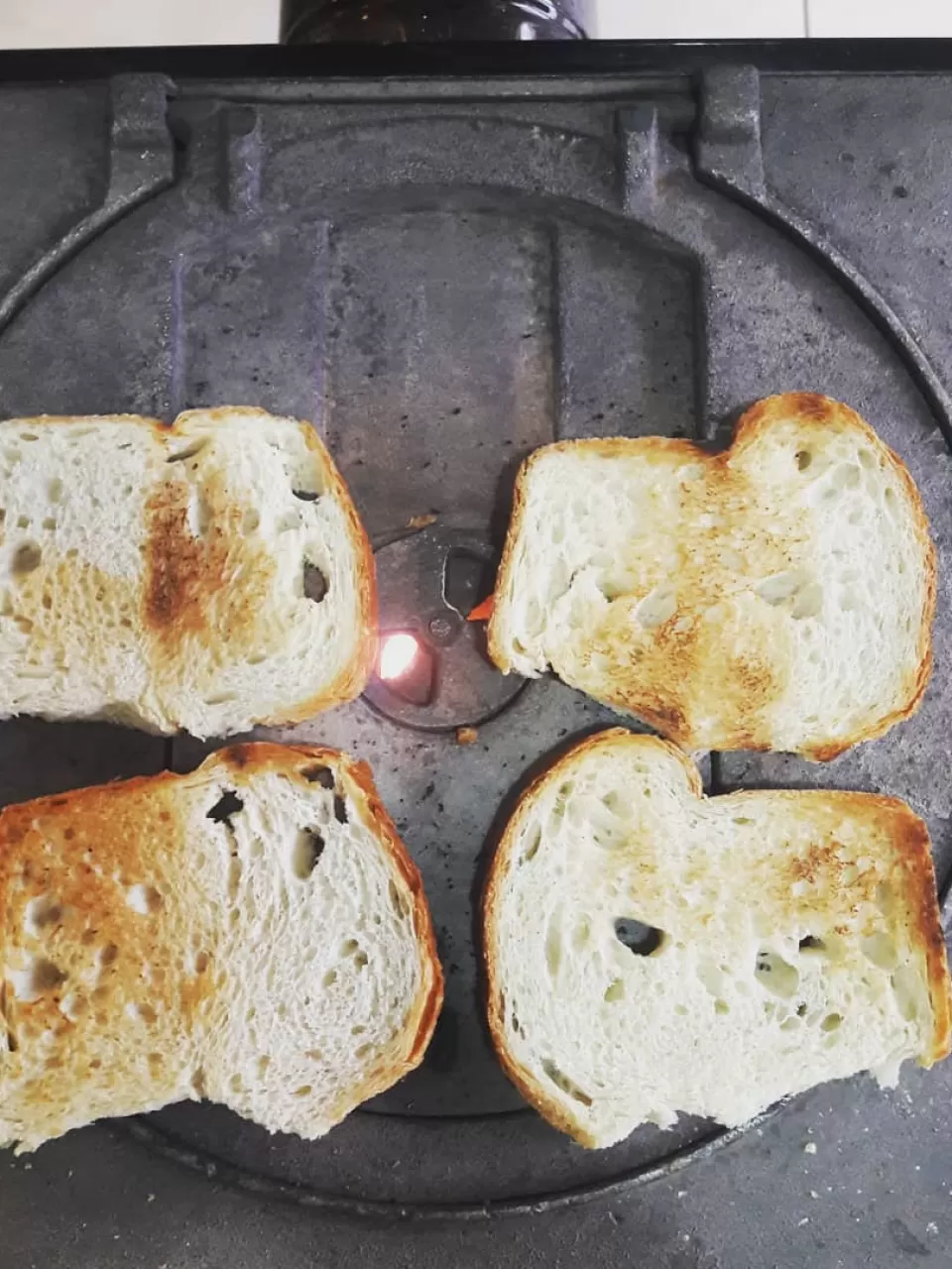 Acıkınca ekmek kızartmak