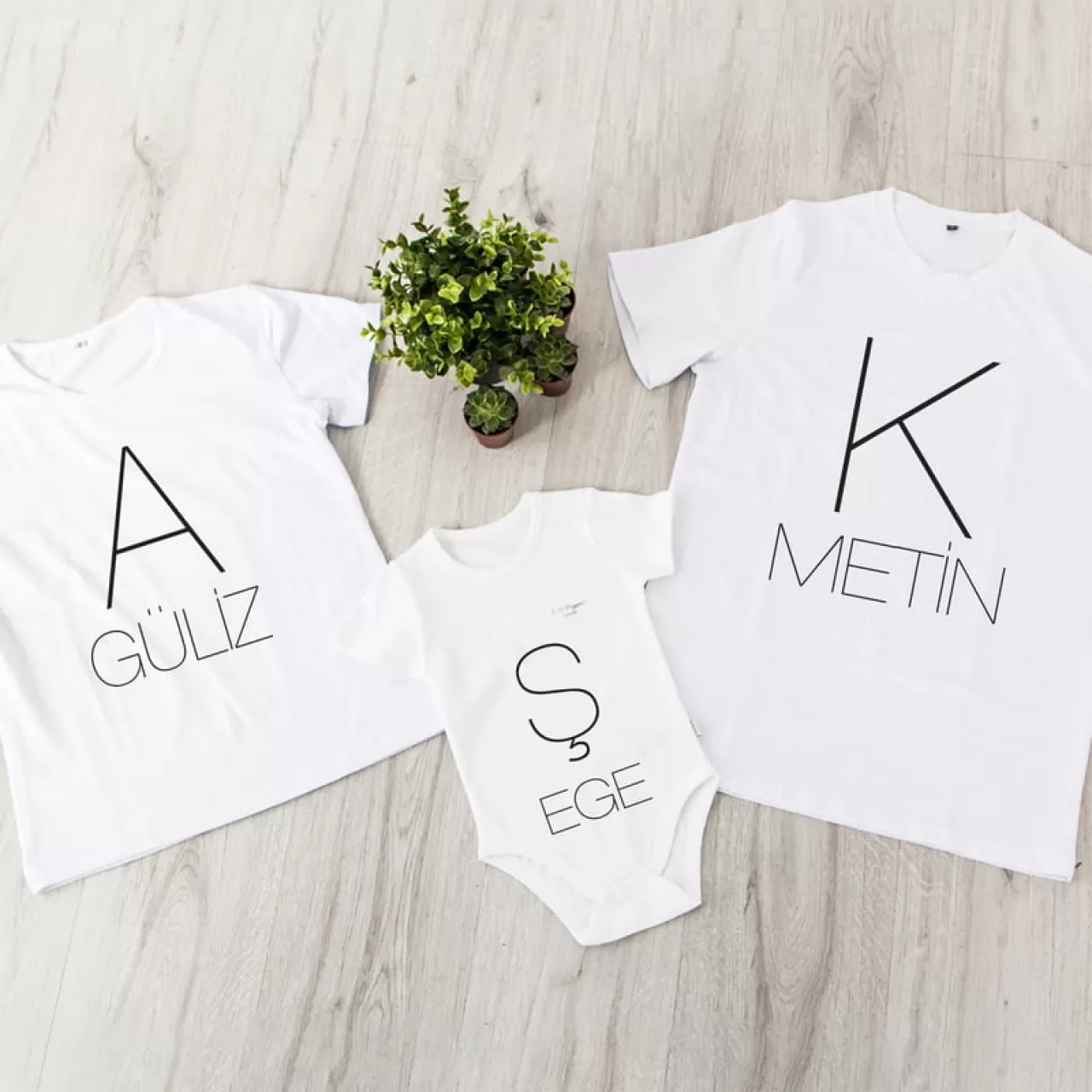 3’lü Tişört ve Bebek Zıbın Kombini