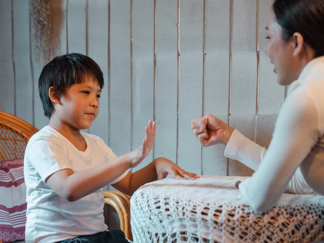 Okul Çağındaki Çocuklar İçin El ve Parmak Oyunları Fikirleri