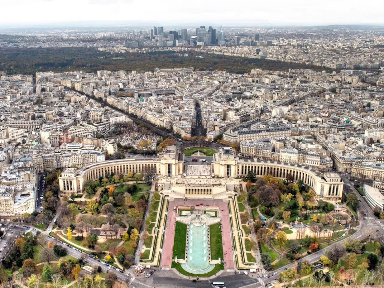 Eiffel (Eyfel) Kulesi’nin İhtişamı ve Eşsiz Şehir Manzarası