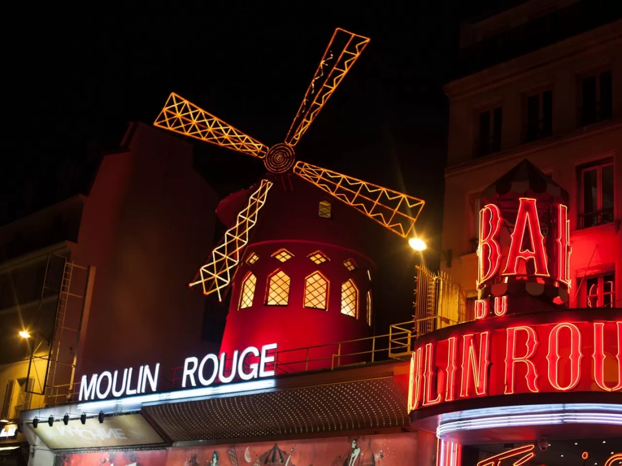 Monmartre (Ressamlar) Tepesi ve Ünlü Kabare ‘Moulin Rouge’