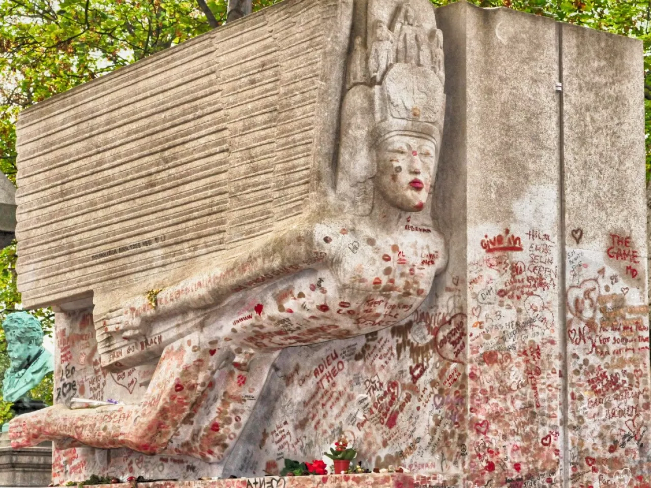 Ünlü Sanatçılar Pera Lachaise Mezarlığı’nda Yatıyor!