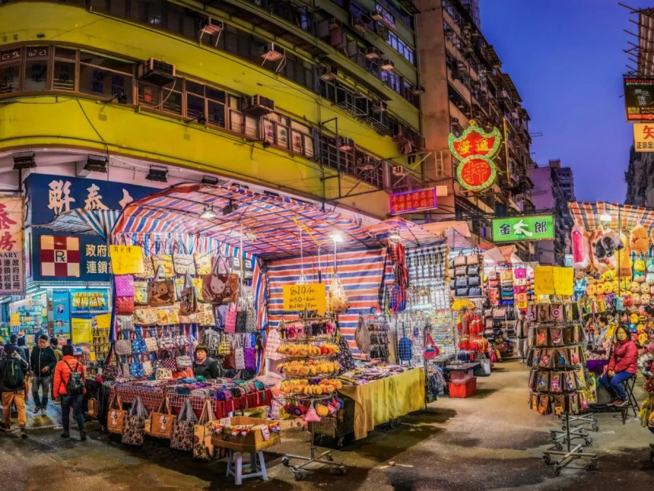 Hediyelik Eşya ‘Ladies Market’ ve Elektronik Eşya ‘Times Square’den Alınır