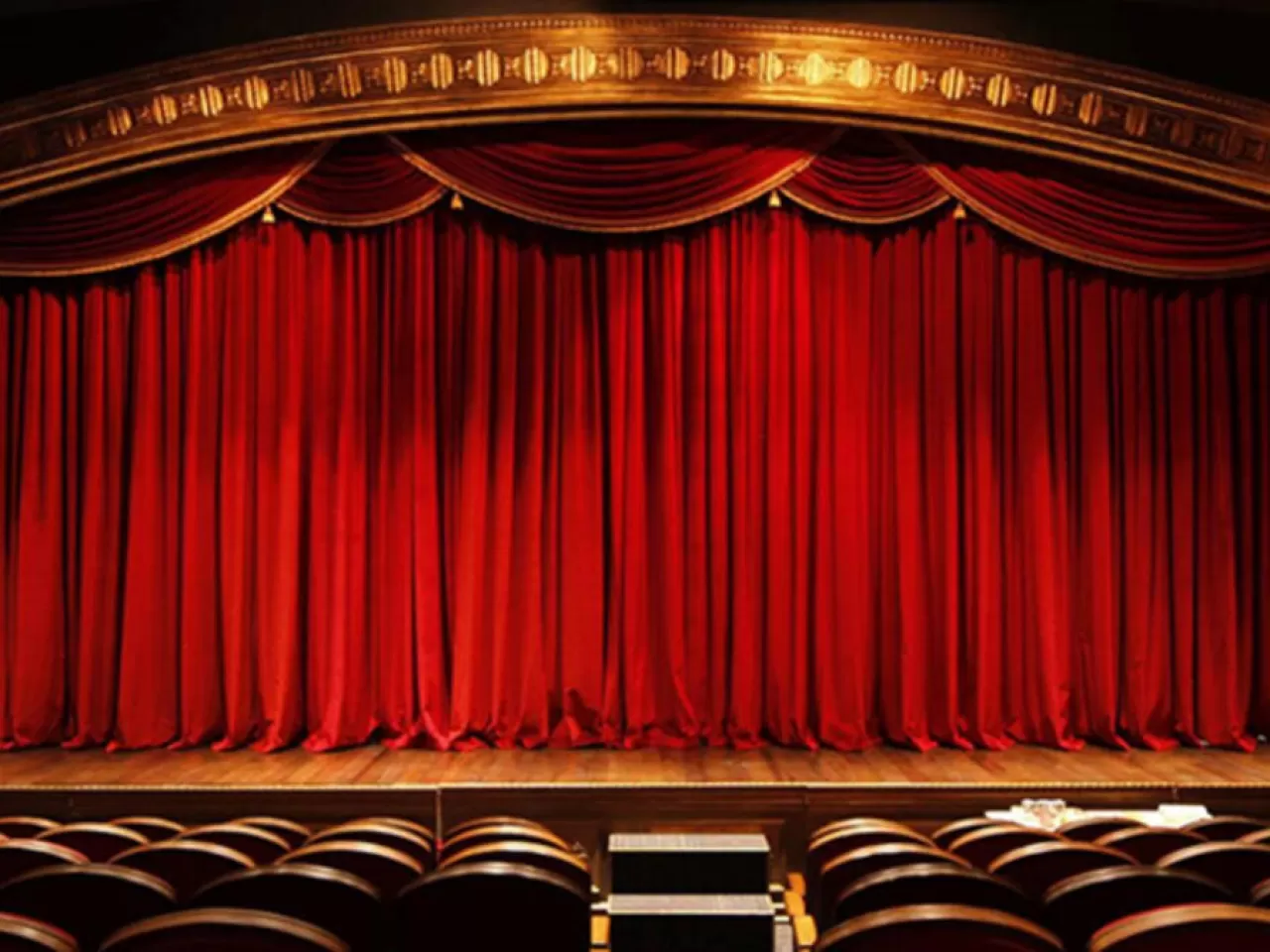 Ayakta Kalabilmeleri İçin Tiyatrolara Destek Verelim!