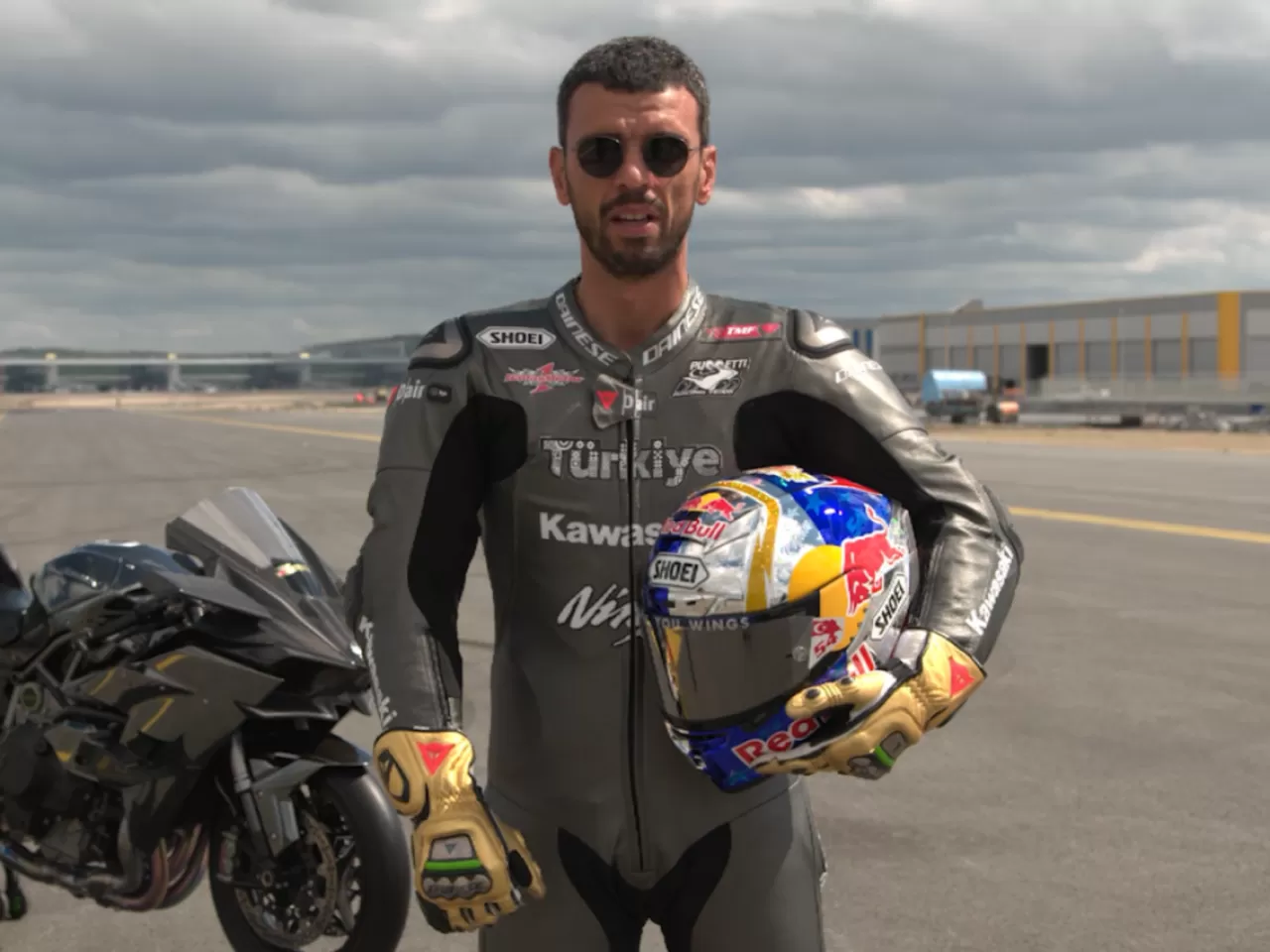 Kenan Sofuoğlu: Dünya Şampiyonu ve Motosiklet’in Hız Cambazı