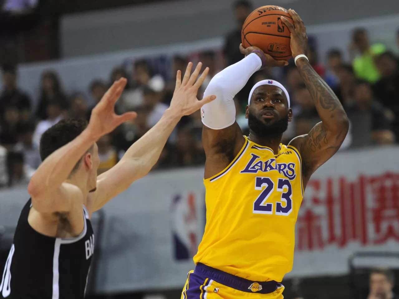 LeBron James: Kral’ın Basketbol Topuna Sihirli Dokunuşu