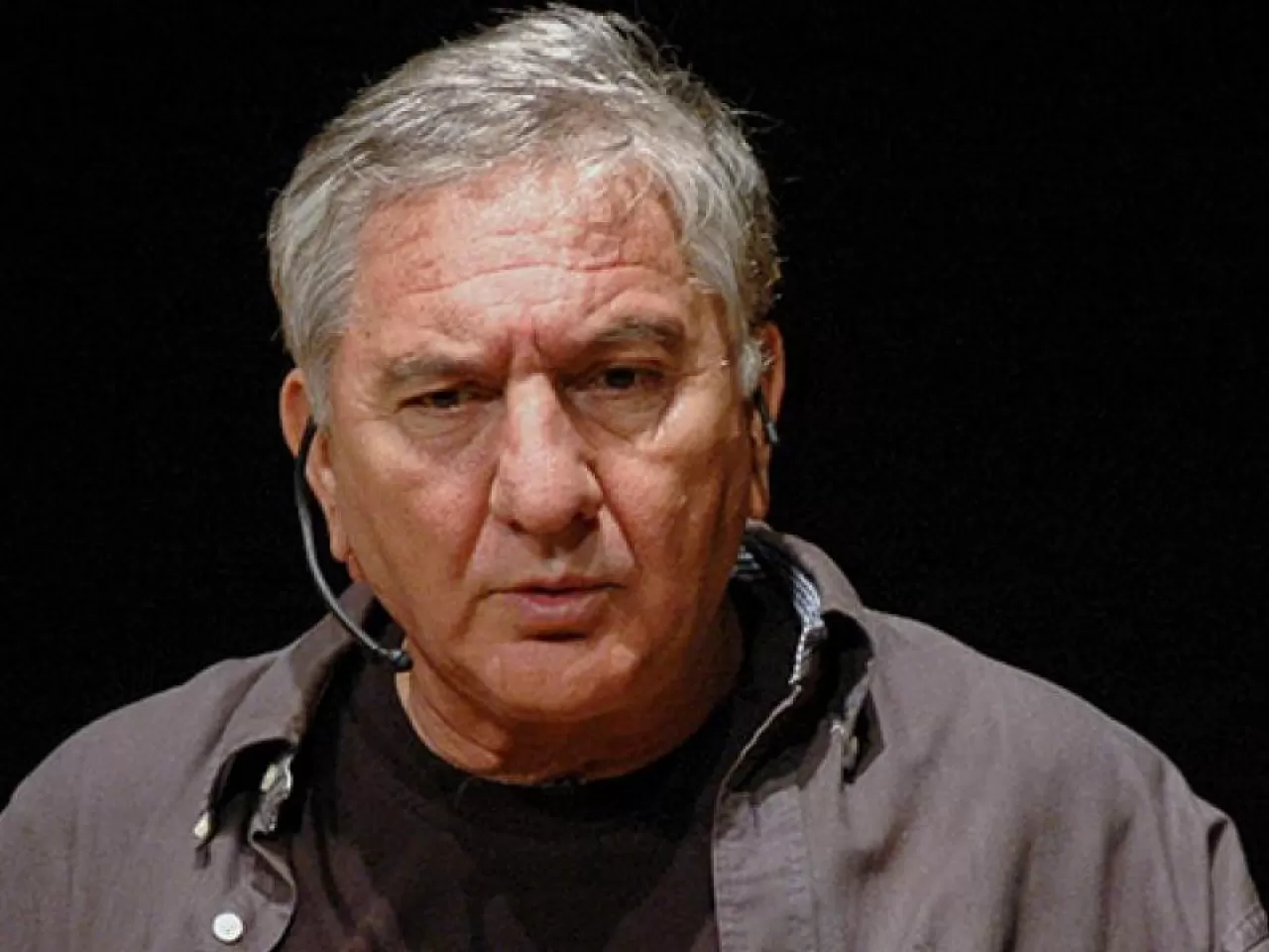 İlk Oyununun Biletlerini Ailesine Sattı! 6 yaşındaydı..