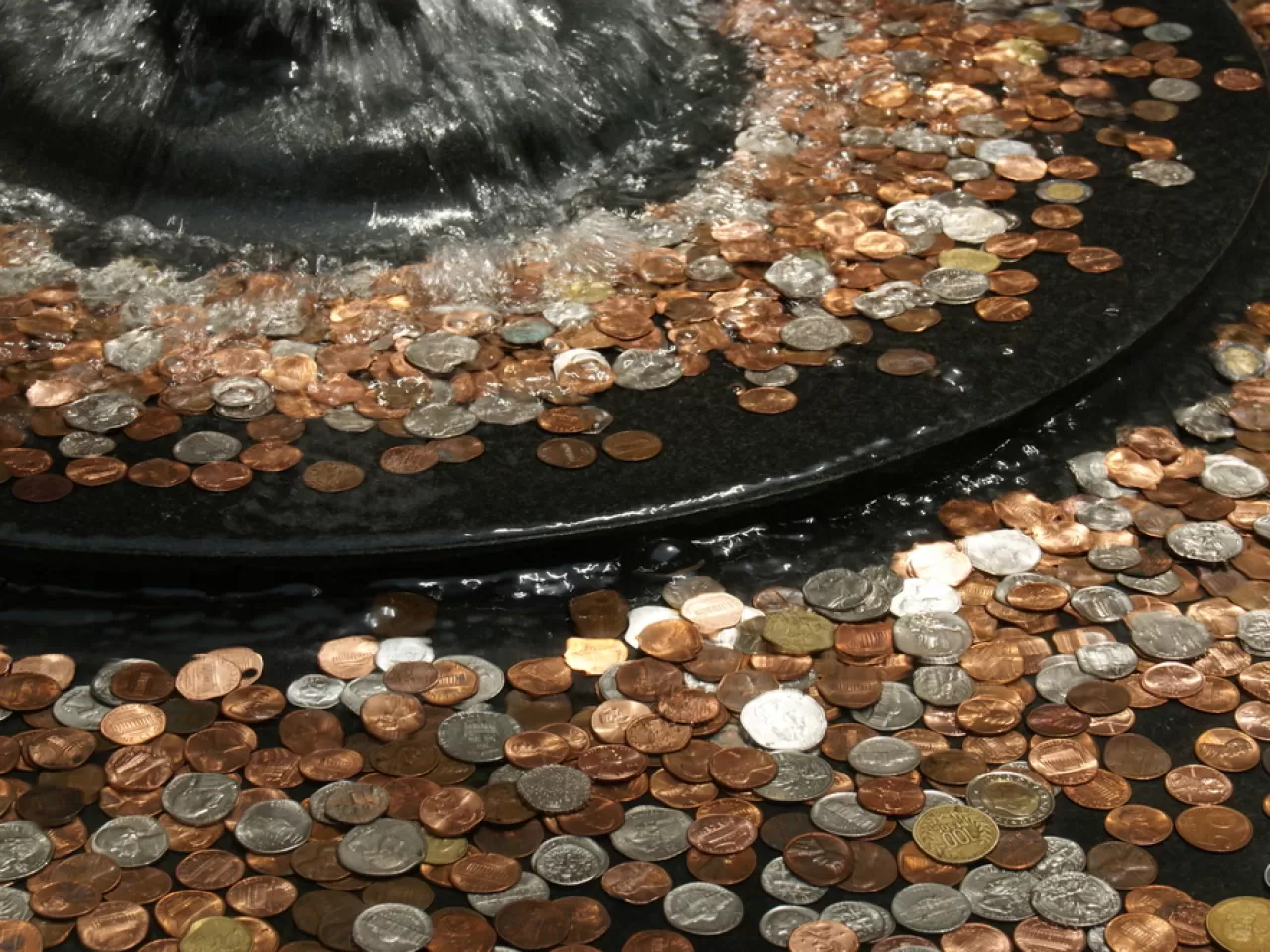 Havuza Bozuk Para Atmak