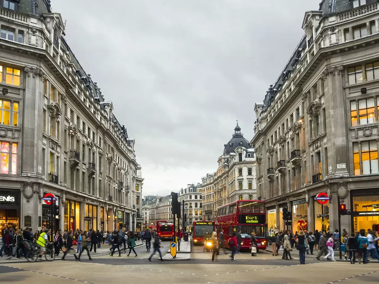 Oxford Caddesi: Alışveriş Severlerin Gözdesi