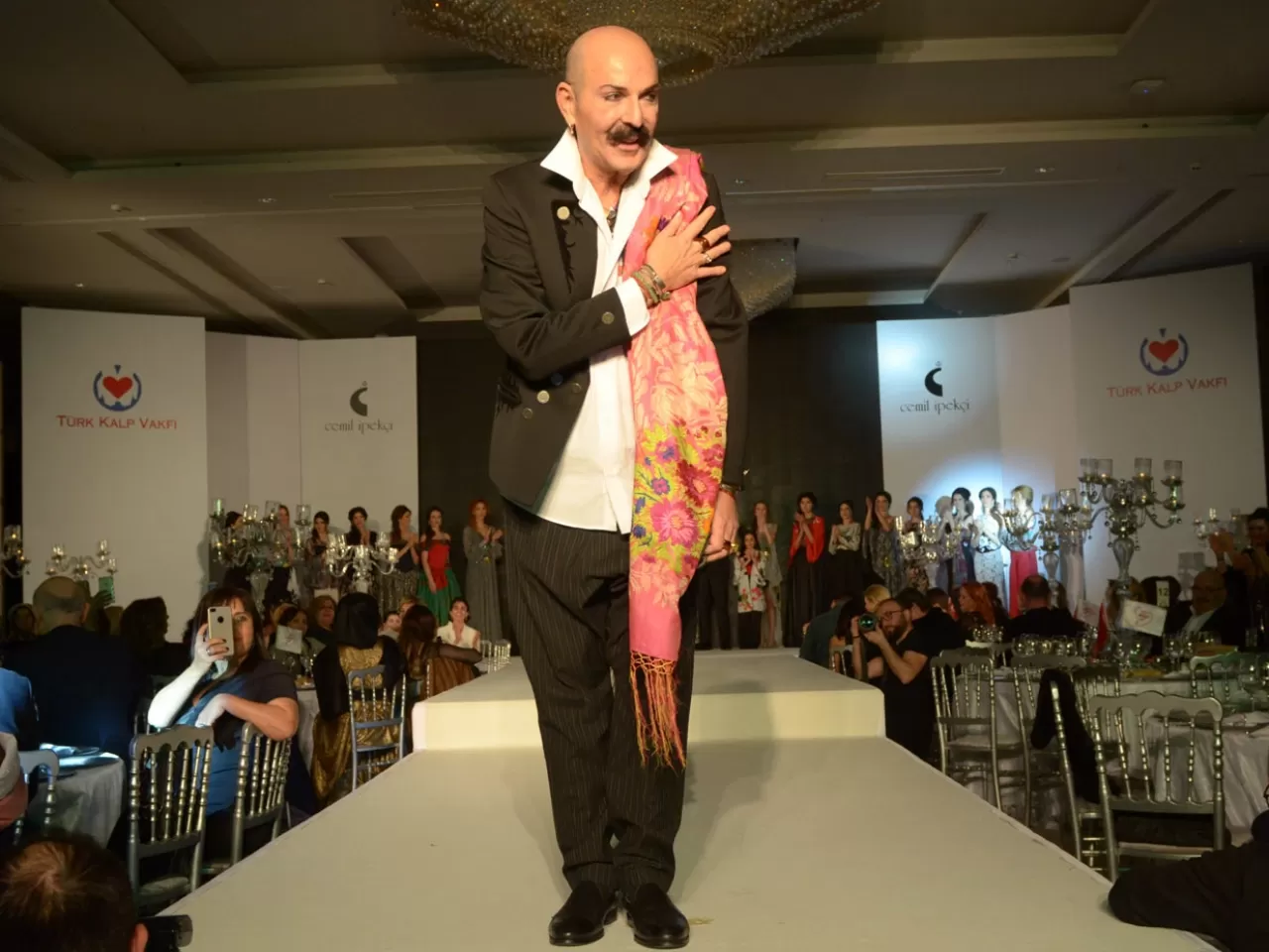 Türk Moda Dünyasındaki Popülerliği Devam Ediyor