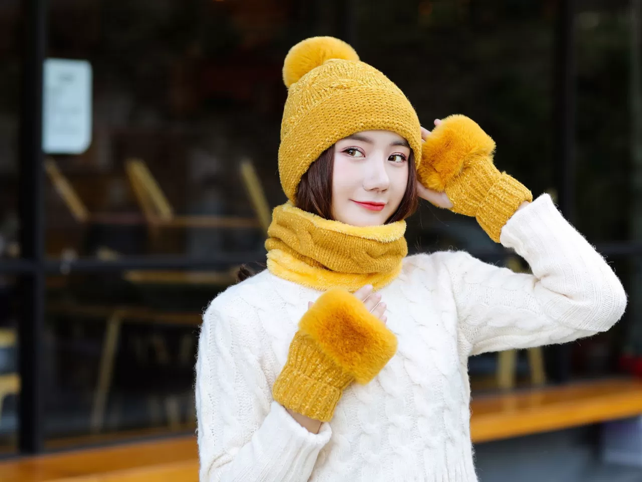 Şapka Ve Eldivenler 