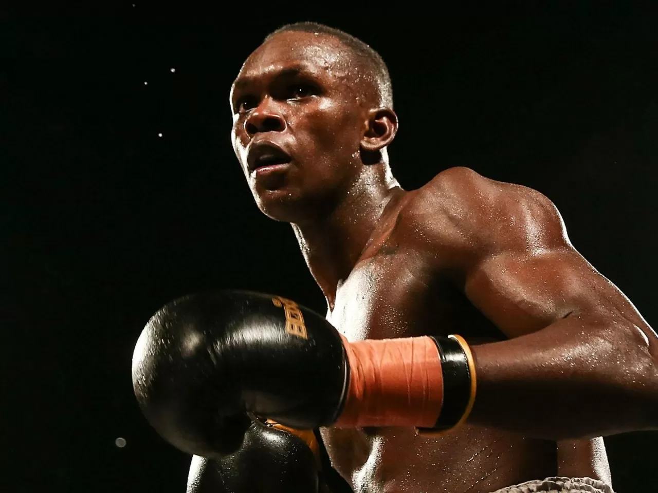 Israel ADESANYA: Orta Sıklet Şampiyonu