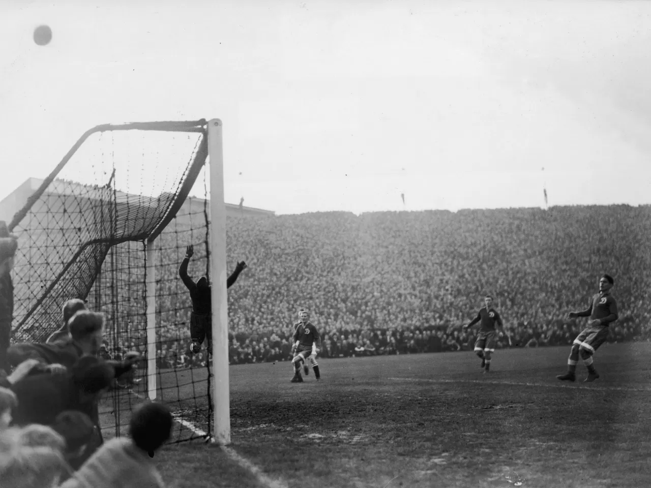 1945 Arsenal Dinamo – Moskova Futbol Maçı: Sisten Göz Gözü Görmüyordu!