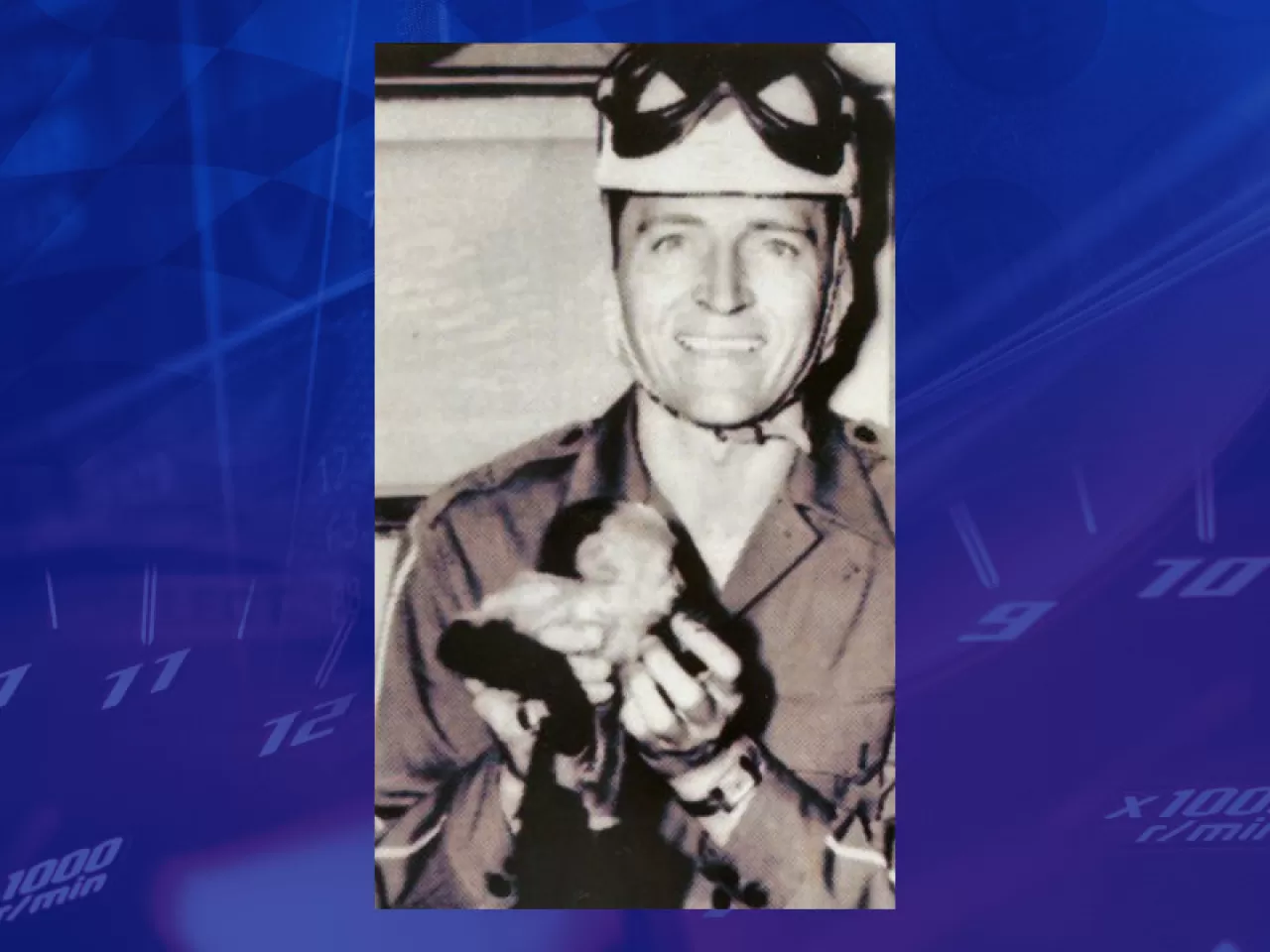 Araba Yarışlarının Dünyada İlk ve Tek Maymun Kopilotu!