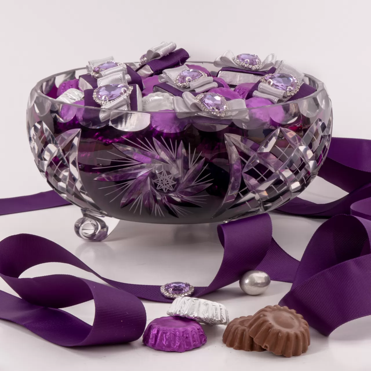 Cam Gondolda Mor Nişan Çikolatası