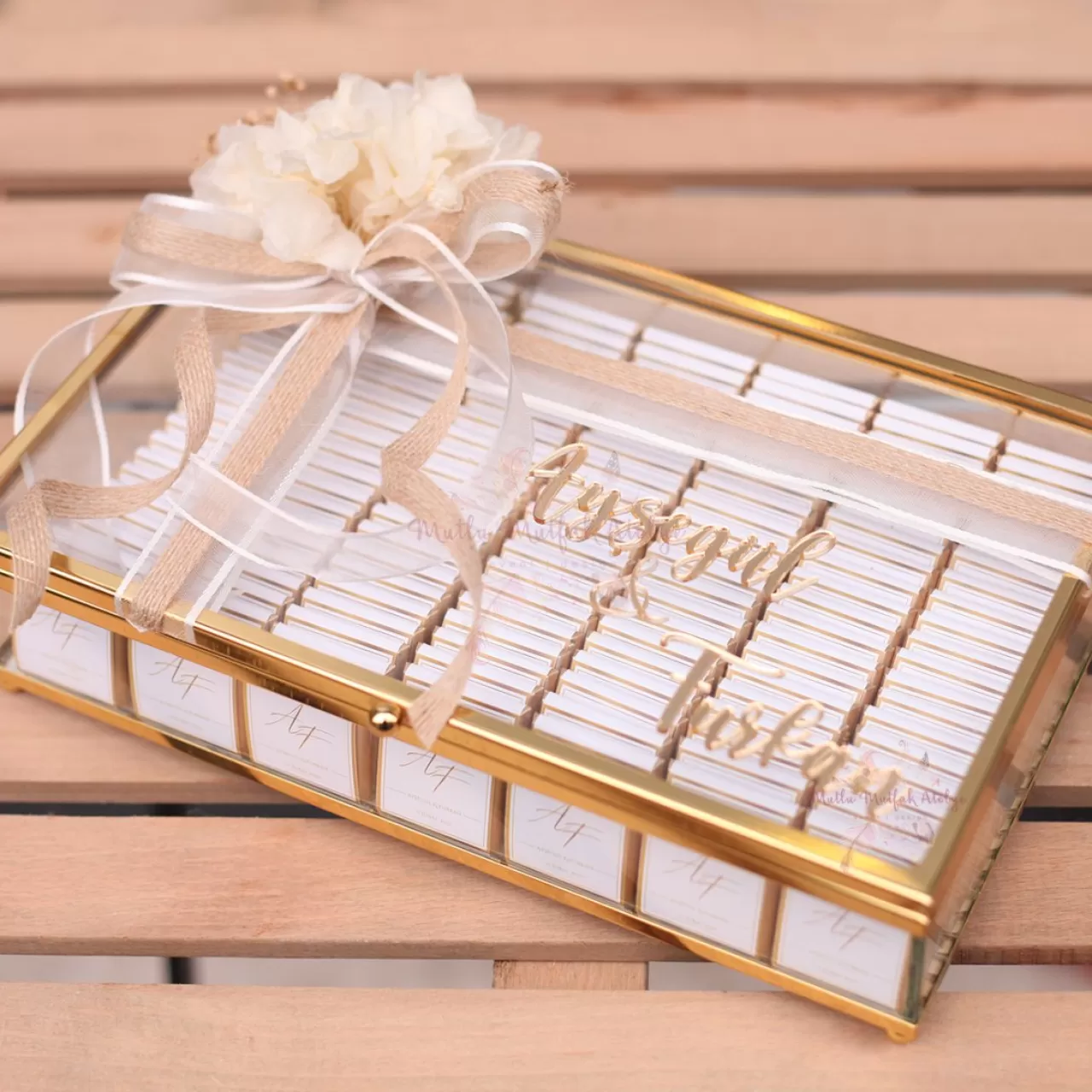 Cam Kutuda Nişan Çikolatası