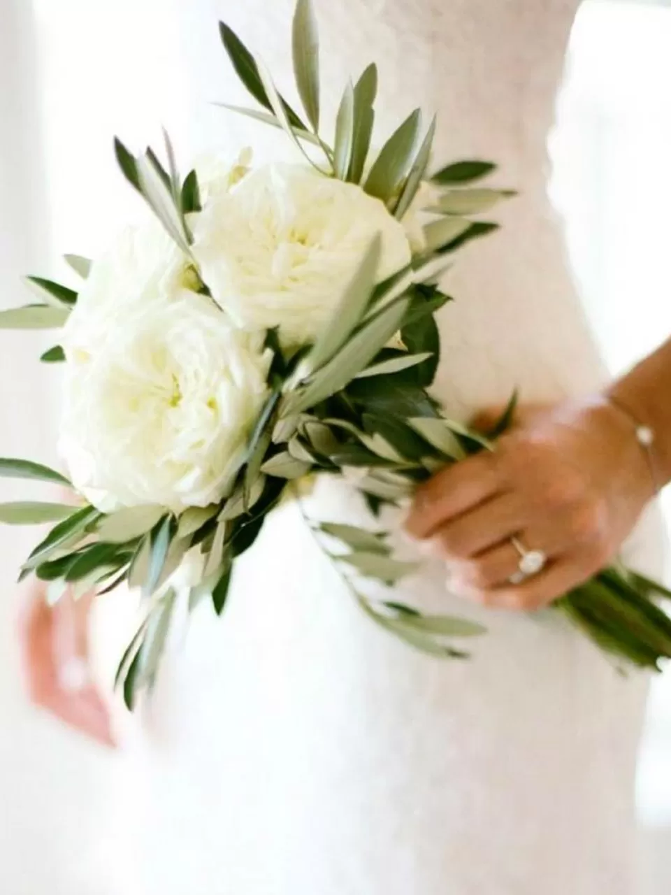 Küçük, Beyaz Çiçekli Gelin Buketi