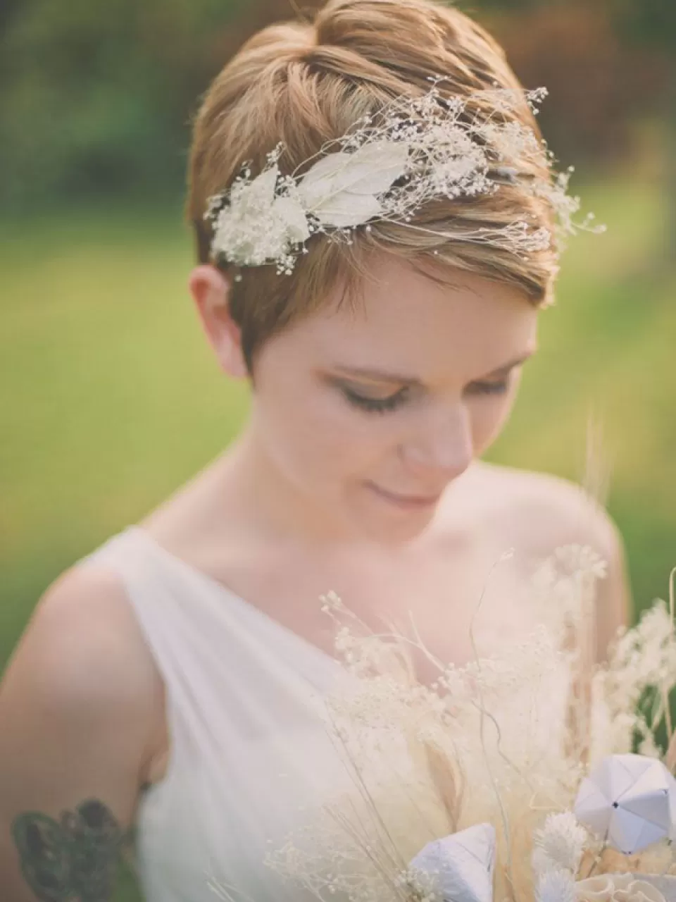 Çok Kısa, Sarı, Taçlı Gelin Saçı