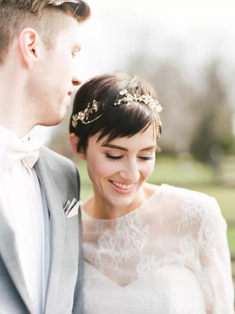 Çok Kısa, Siyah, Kahküllü, İnce Taçlı Gelin Saçı