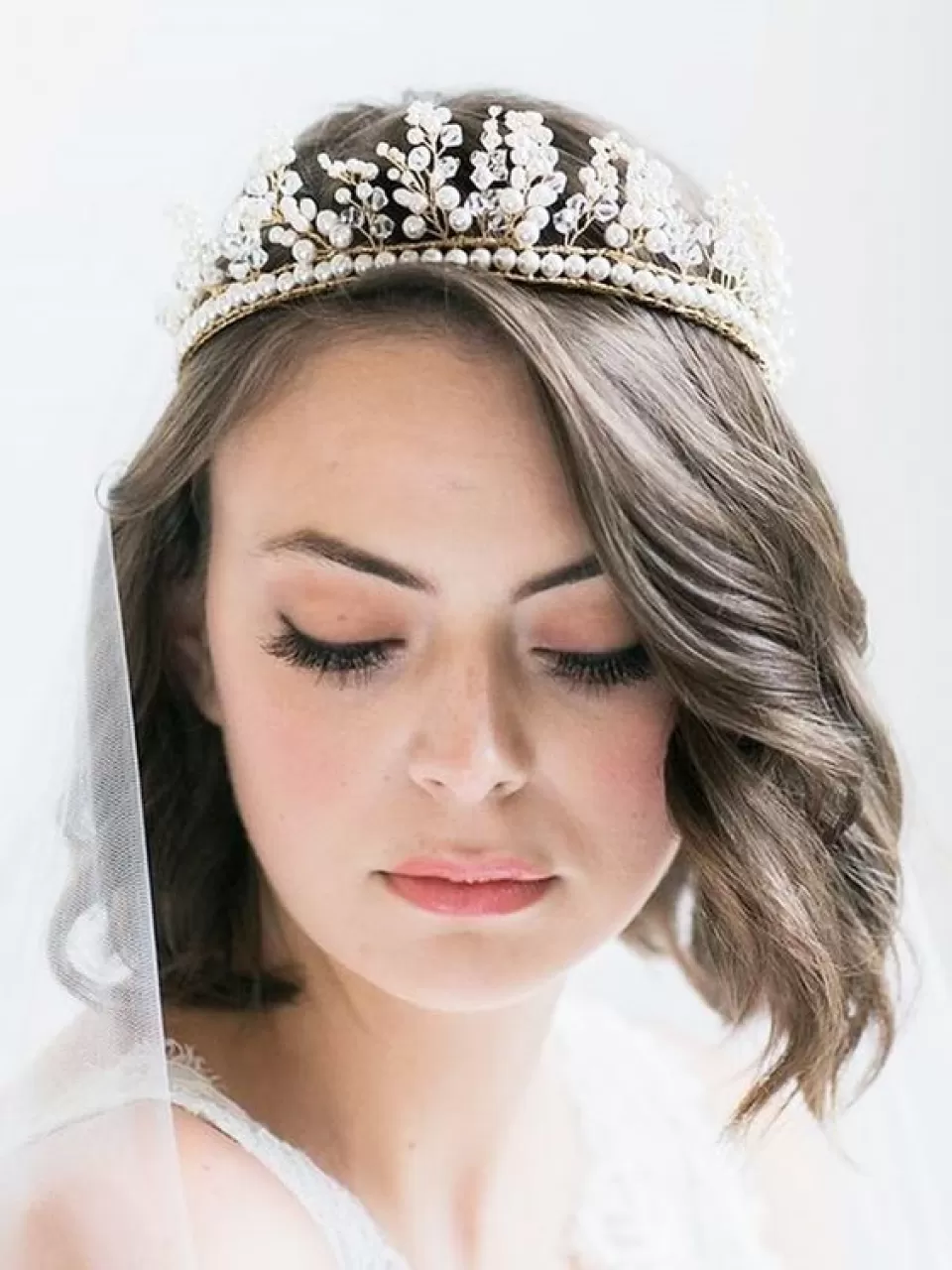 Orta Boy, Siyah, Prenses Tacı ve Duvaklı Gelin Saçı