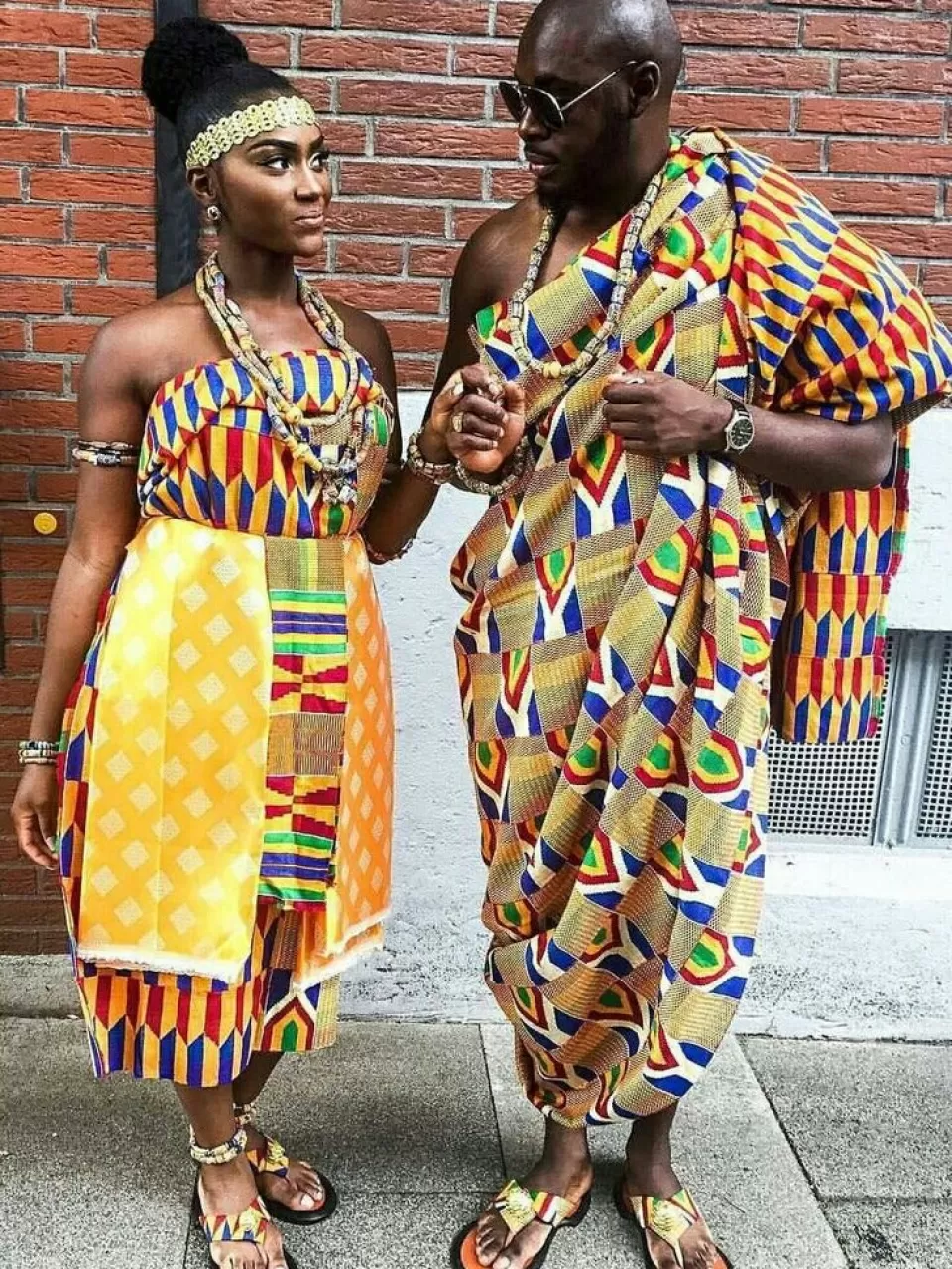 Erkekler Ve Kadınlar Aynı Kıyafetleri Giyiyorlar