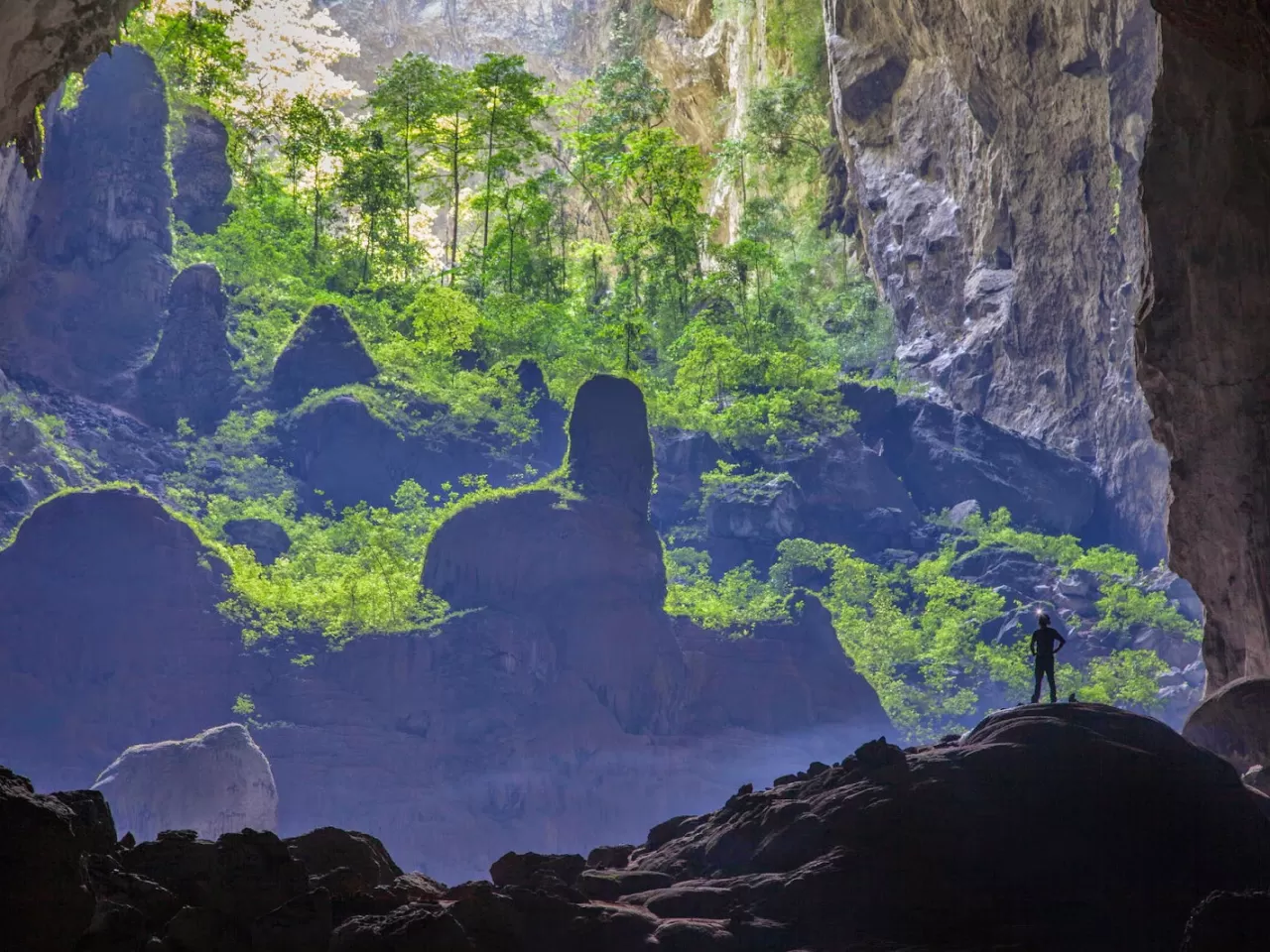 Doong Son Mağarası kocaman bir havaalanı olabilecek kadar büyüktür.