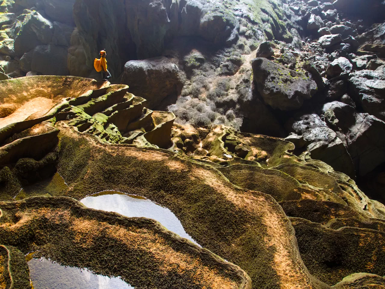 Mağara Vietnam’ın Çin Seddi olarak kendini tanıtmıştır.