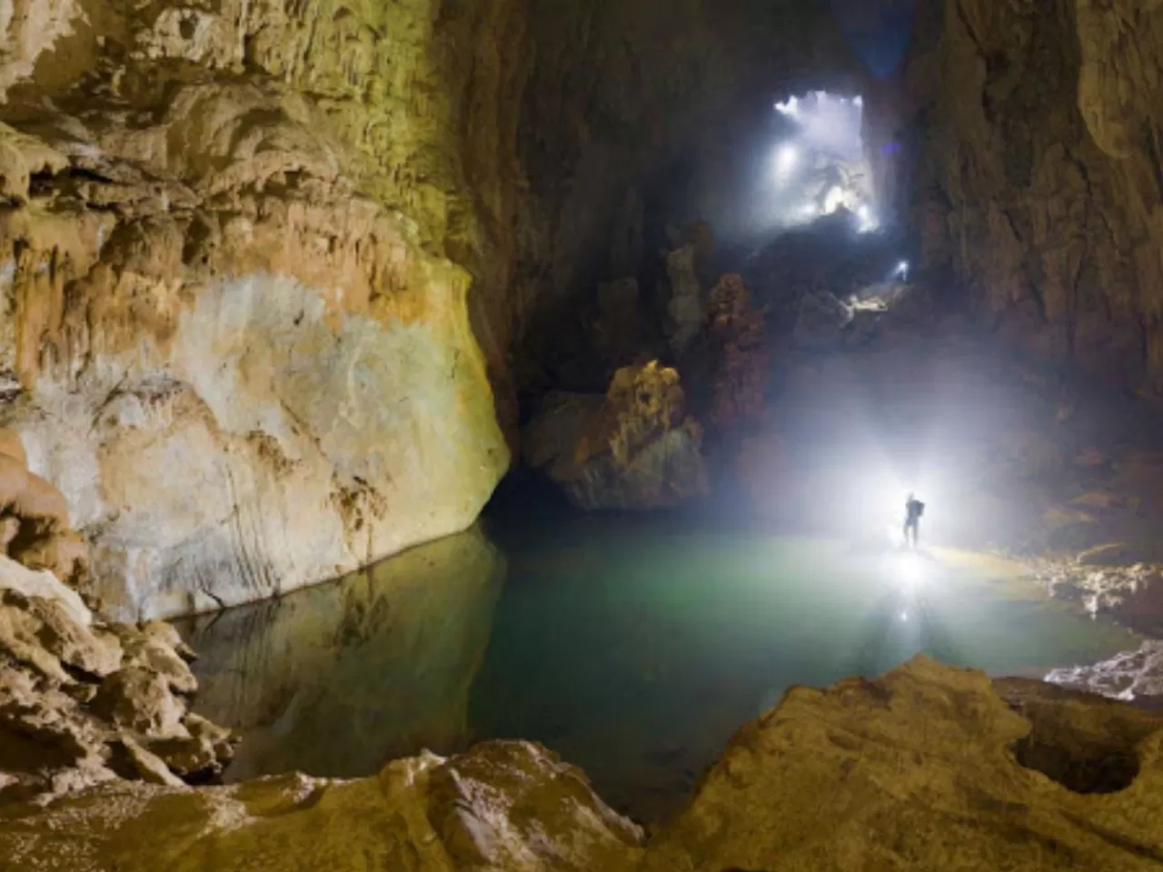 Burası büyük kireçtaşı mağara incilerinin bulunabileceği bir yerdir.