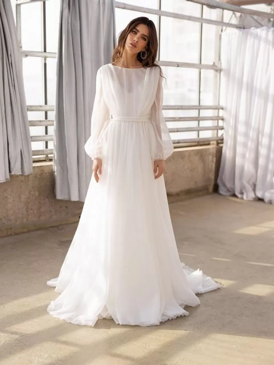 Uzun Etekli Tül Nikah Elbisesi