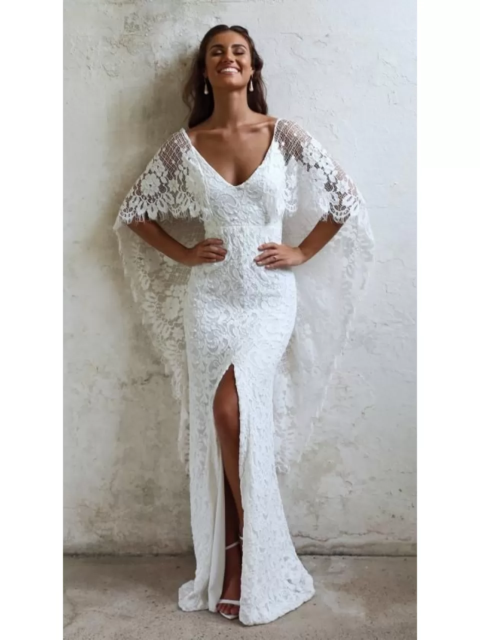 Uzun Yırtmaçlı ve Dantel Kol Üst Nikah Elbisesi