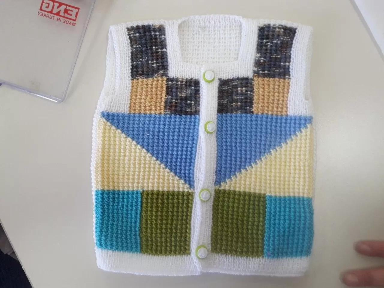 Bloklu Erkek Bebek Örgü Yelek Modeli